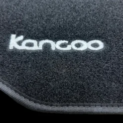 Kit 2 Tapis de sol Auto pour RENAULT KANGOO VP/FOURGON II depuis 2008, avec sigle KANGOO, moquette noire et clips, Neuf